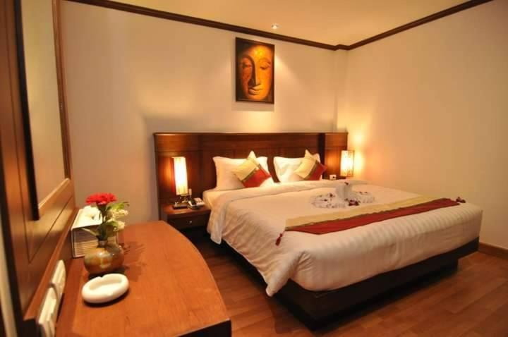 Hemingway'S Hotel Patong Экстерьер фото