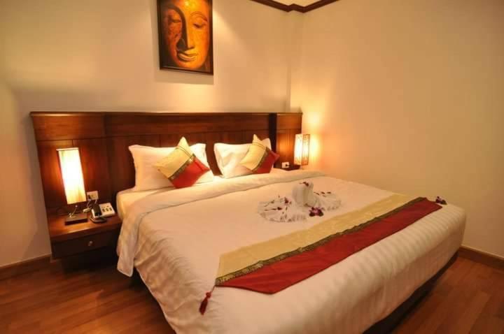 Hemingway'S Hotel Patong Экстерьер фото