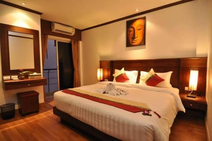 Hemingway'S Hotel Patong Экстерьер фото